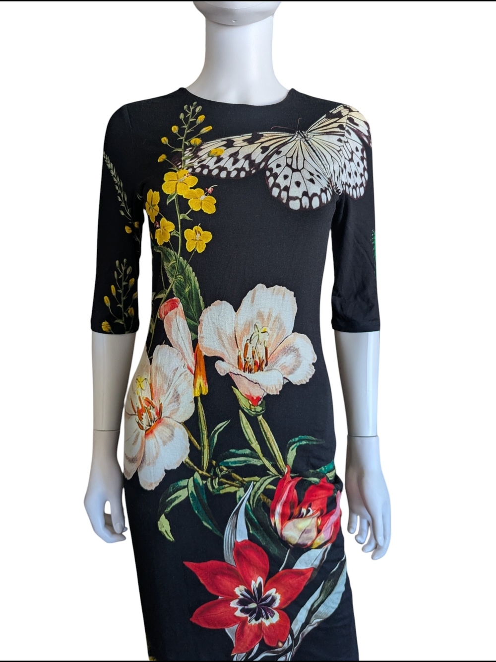 Alice Olivia Delora Floral Crewneck Midi Dress in the "Essential Floral" print. - Picture 4 of 15